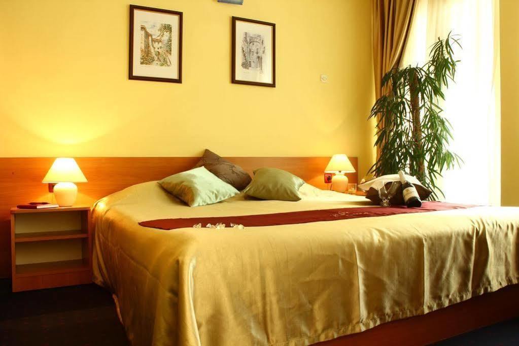 Hotel PUY מראה חיצוני תמונה